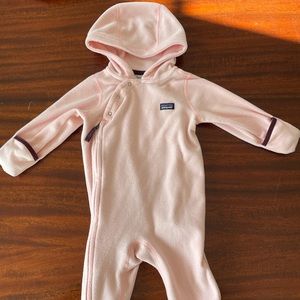 Light pink/ blush Patagonia microfleece baby bunting. Size 6-12 months.
